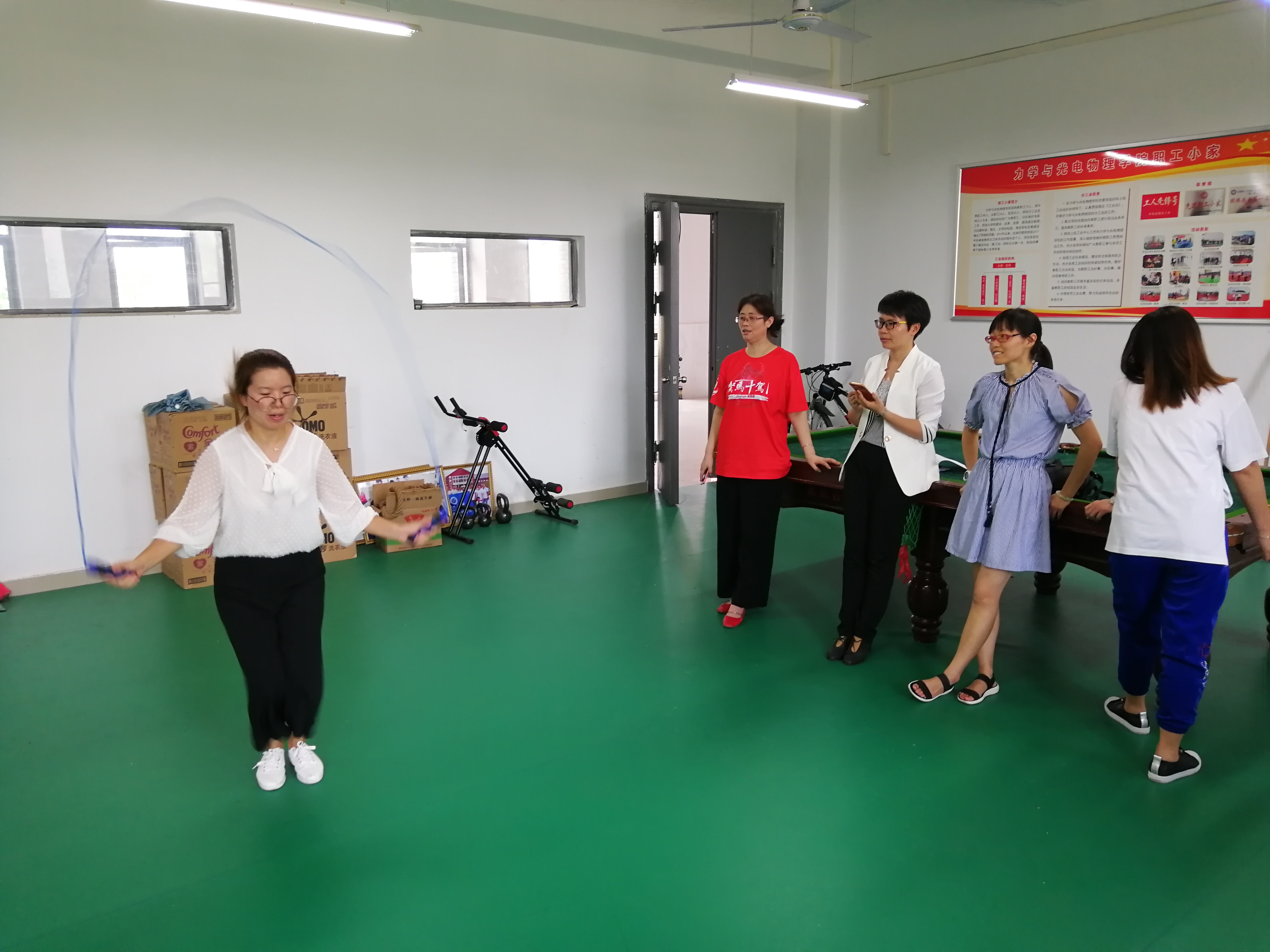 力物学院开展"庆国庆迎中秋"文体活动
