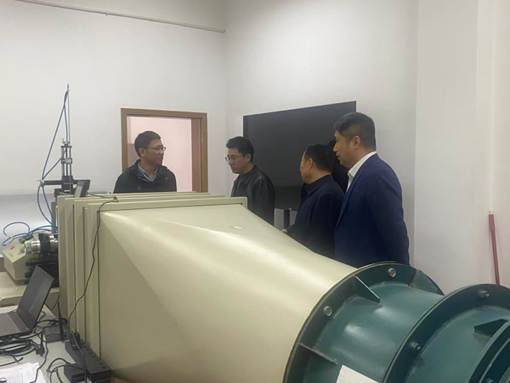 参观科大力学实验室1 参观科大力学实验室1